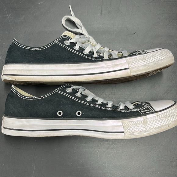 Black & white Chuck Taylor’s! - Picture 3 of 5